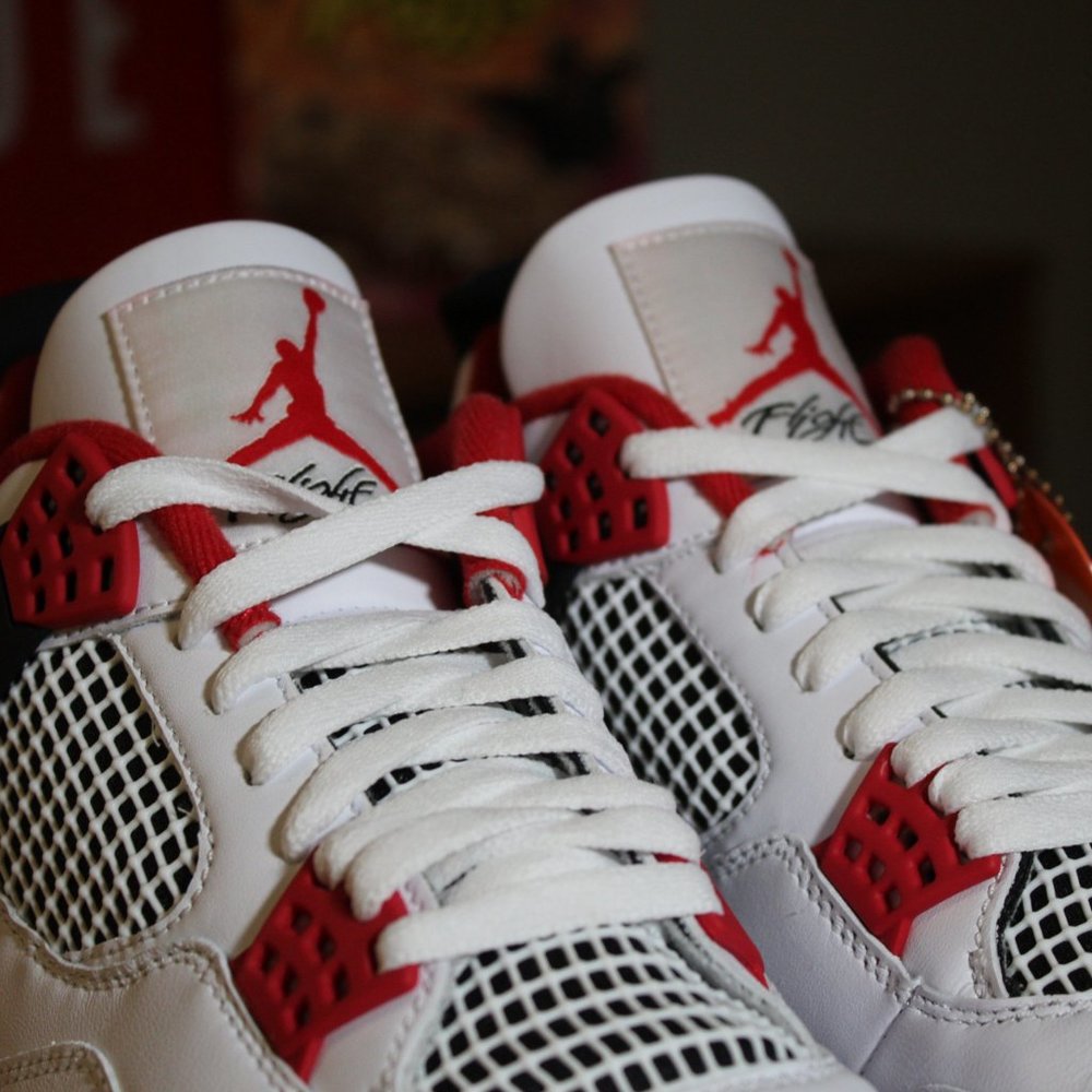 Air Jordan Retro 4s - Fire Red (EARLY RELEASE) - Picture 3 of 7